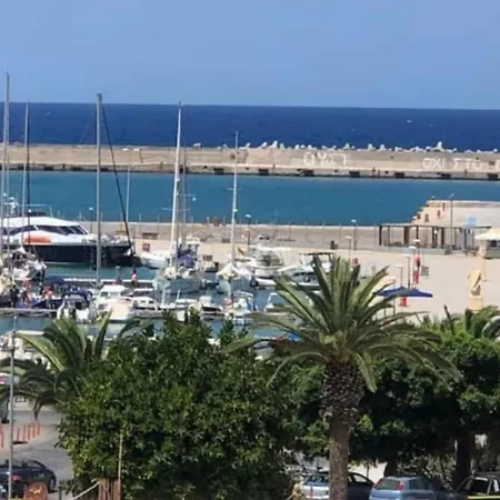 Kate Apartment, Across The Marina Διαμέρισμα